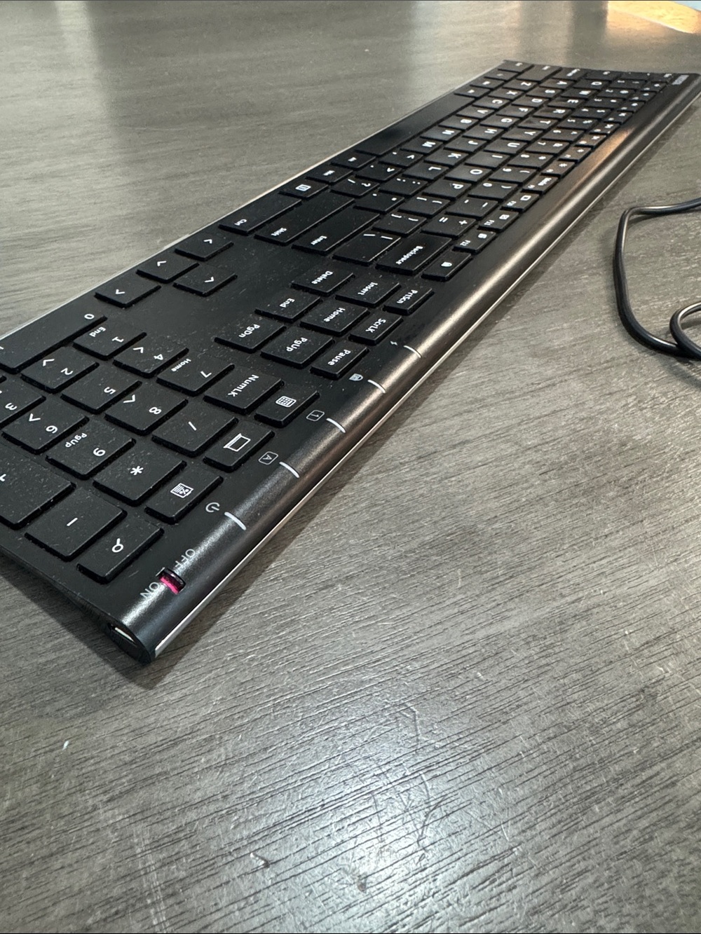 Slim Wireless Full Size Keyboard - Black - Picture 5 of 6